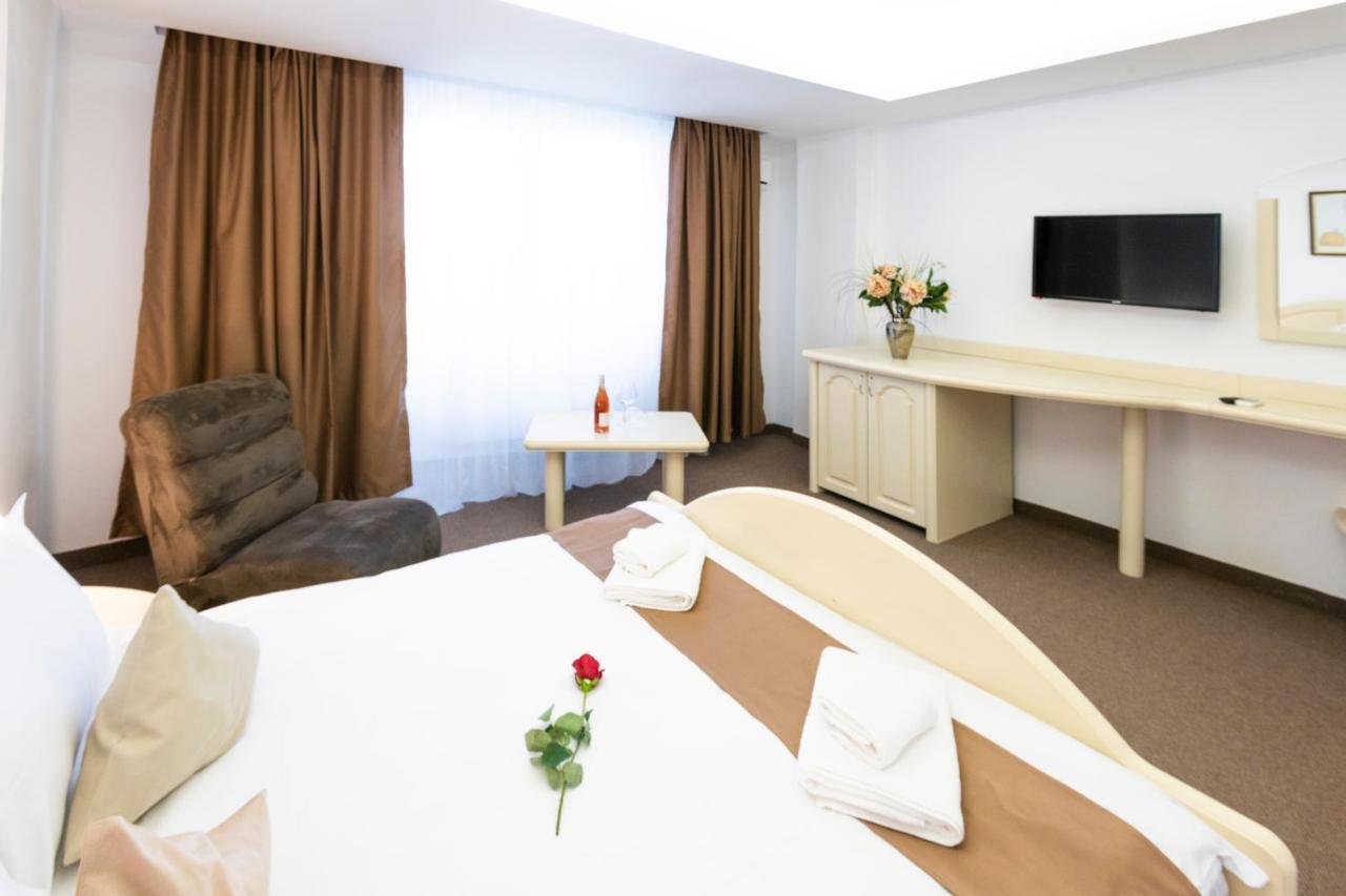 Hotel Randy Constanţa Esterno foto