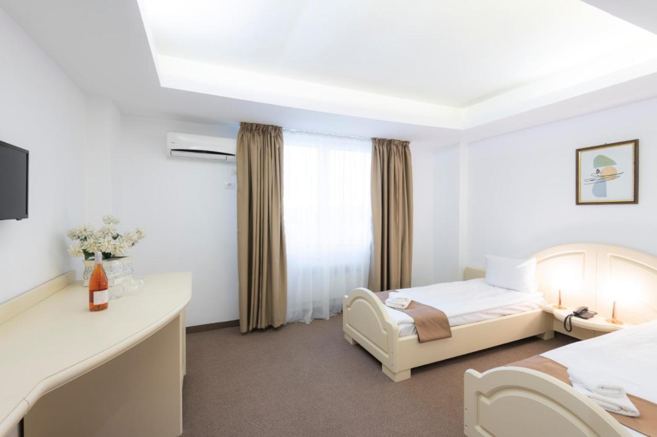Hotel Randy Constanţa Esterno foto