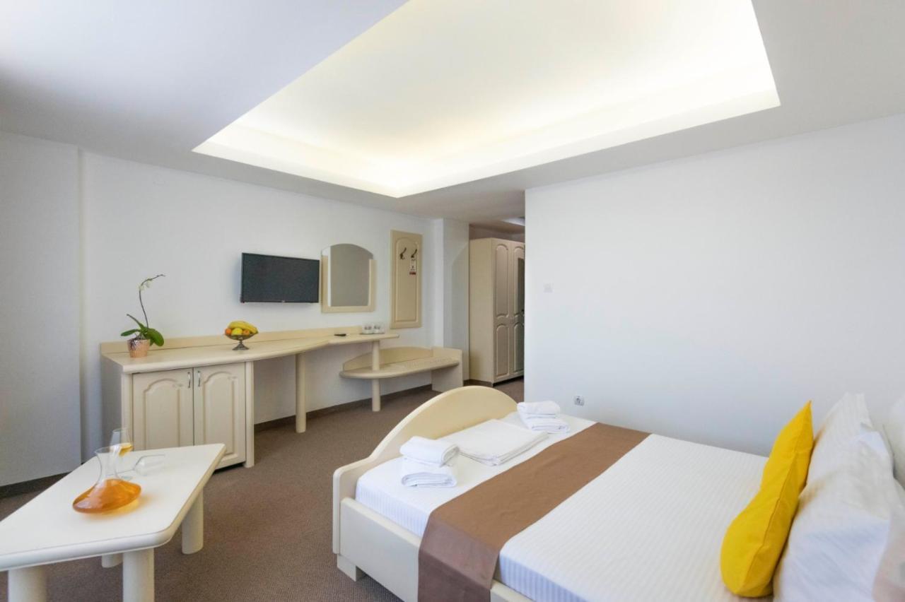 Hotel Randy Constanţa Esterno foto