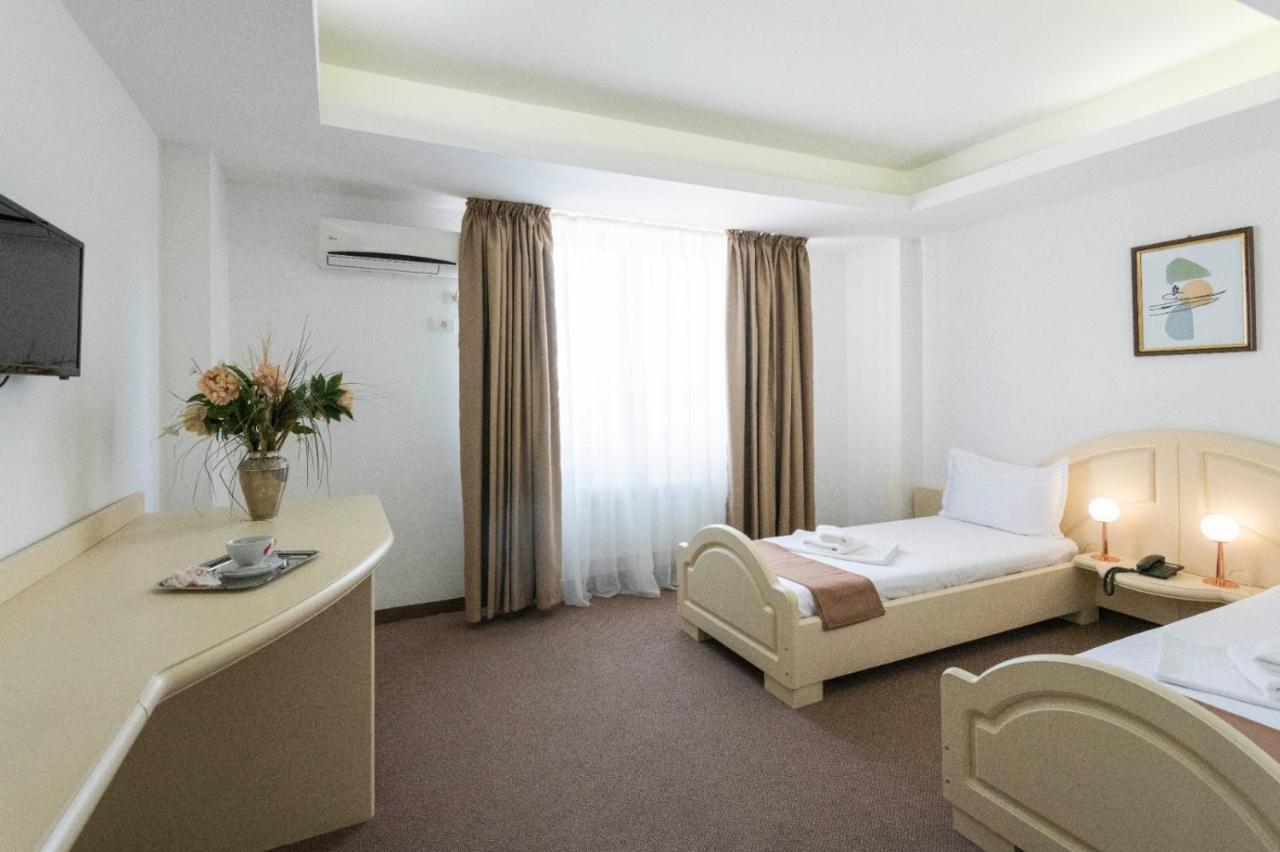 Hotel Randy Constanţa Esterno foto