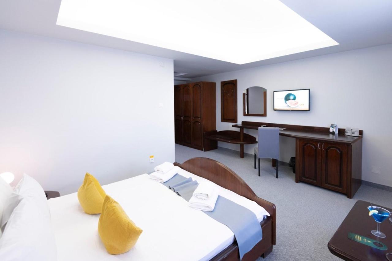 Hotel Randy Constanţa Esterno foto